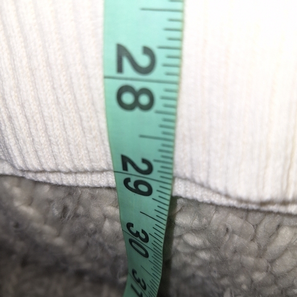 An INC International Concepts cream color turtleneck sweater in a women's XL.NWT - Picture 8 of 9